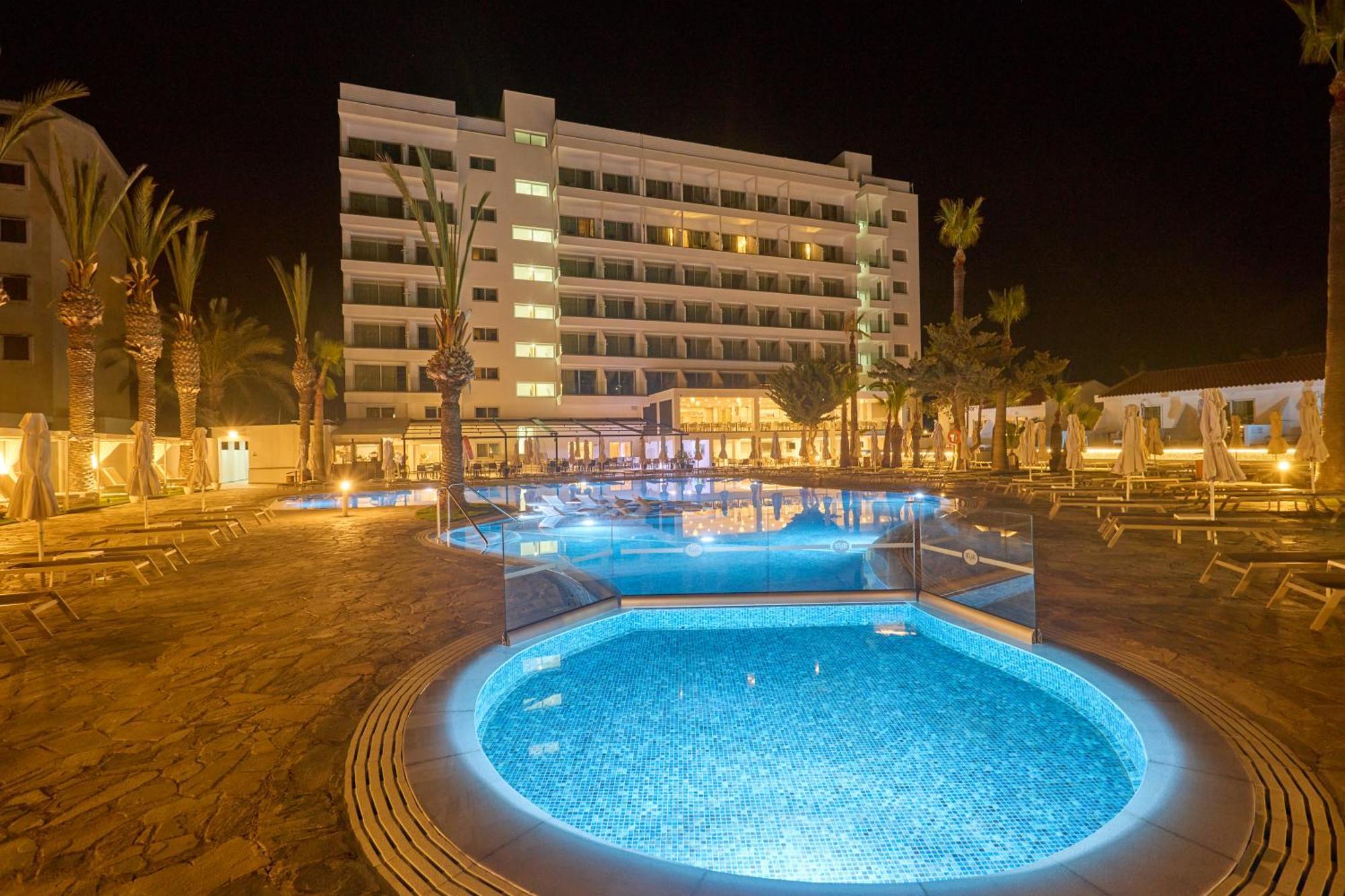 Bohemian Gardens Hotel 프로타라스 외부 사진